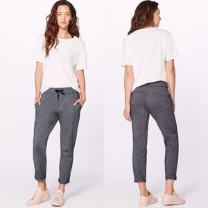 Lululemon On The Fly Pants Heathered Black Size 8 Athleisure‎ Travel Pant Active